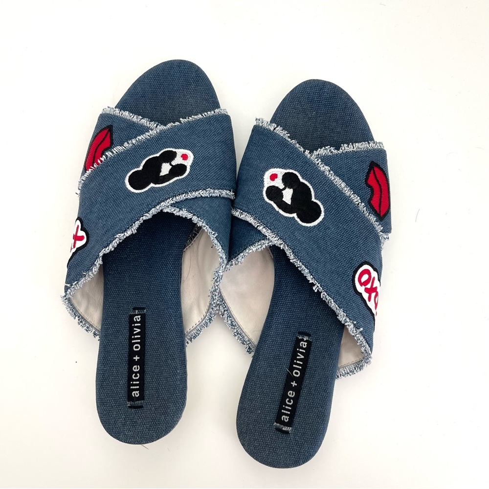Alice + Olivia Stace Face Blue Denim Jean Criss Cross Lips XOXO Sandals Shoes